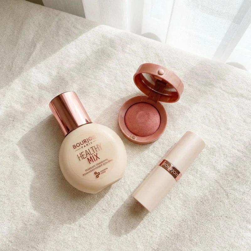 Bourjois makeup look – base and lips